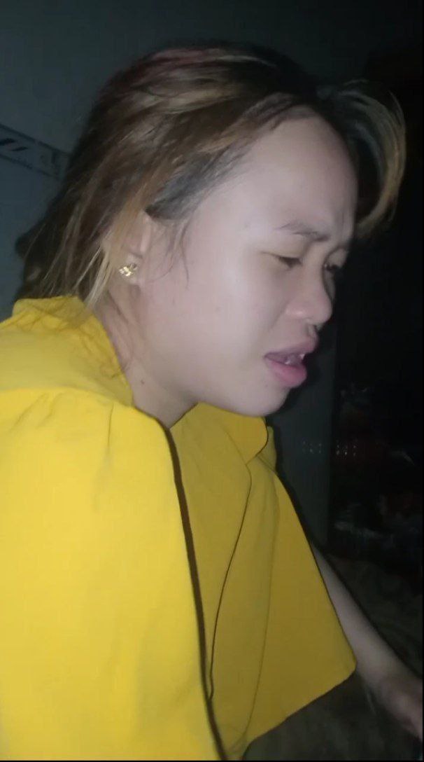 Mua dâm em gái vú to đang đi dạo trên đường